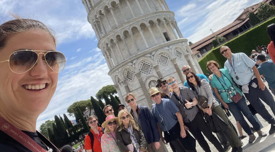 Pisa cathedral guided tour - Andrea with guest by the Leaning Tower