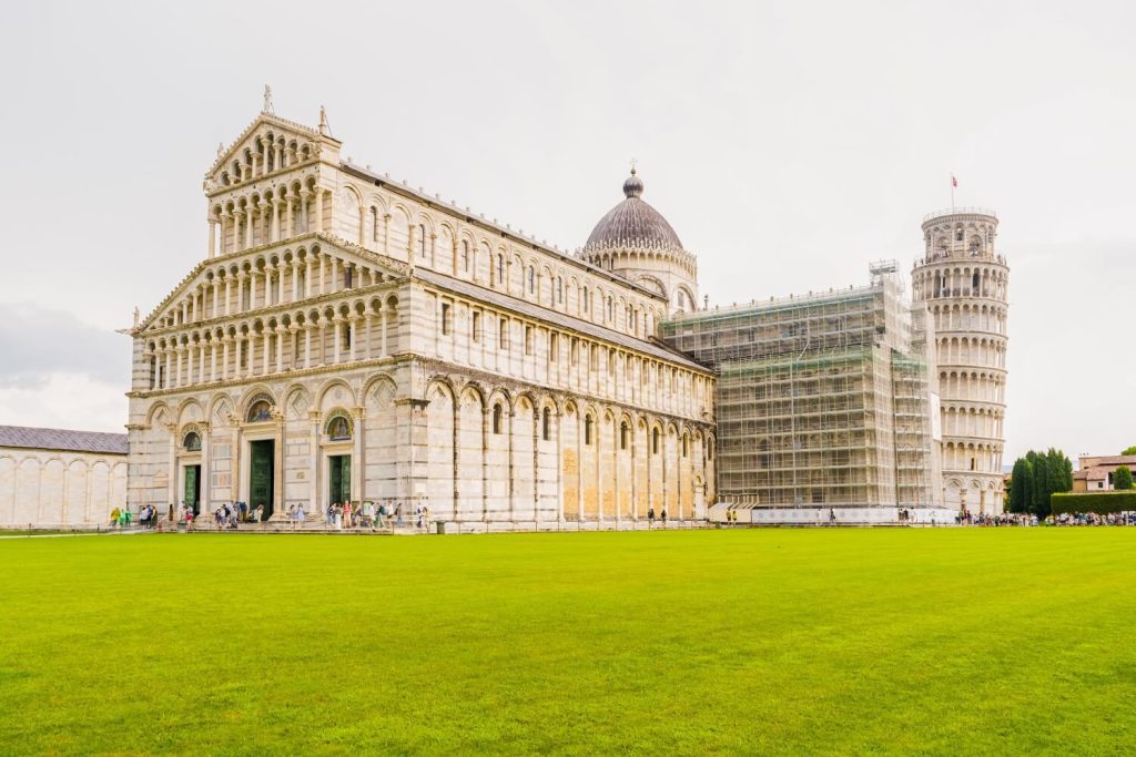 Pisa vs Florence day trip showing the relaxed atmosphere of Piazza dei Miracoli